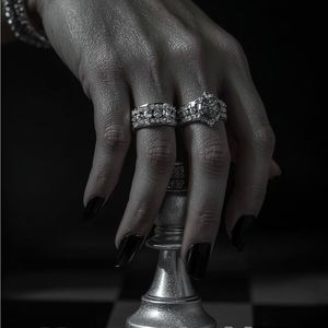 Meet your Posher, Darkaura